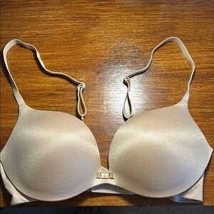 Victoria Secret Cream Plunge Padded Bra. Size 36C